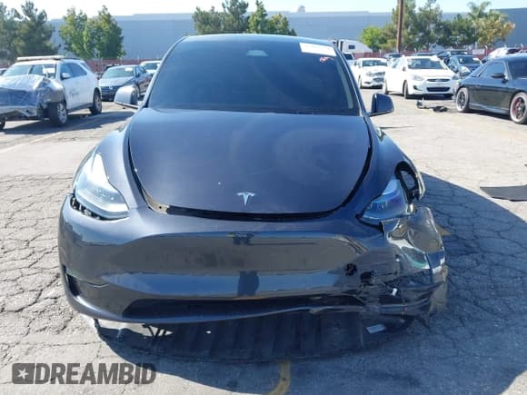 ✅ 2024 Tesla Model Y • VIN: 7SAYGDED2RF198566 • Lot: 43484528. Wystawiony na IAAI z przebiegiem 26 381 mil. Bezpłatny archiwum sprzedaży aukcyjnych z USA i szczegółowy raport historii pojazdu na DreamBid. Zdjęcie 6.