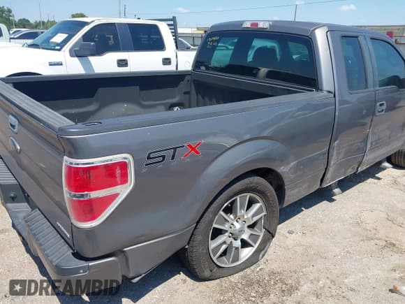 ✅ 2014 Ford F-150 XL • VIN: 1FTFX1CF7EKE89536 • Lot: 43189662. Wystawiony na IAAI z przebiegiem 169 822 mil. Bezpłatny archiwum sprzedaży aukcyjnych z USA i szczegółowy raport historii pojazdu na DreamBid. Zdjęcie 4.