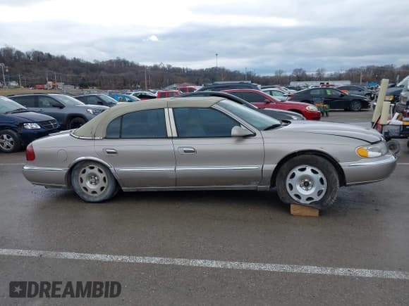 ✅ 2001 Lincoln Continental • VIN: 1LNHM97VX1Y627039 • Lot: 41482016. Listed on IAAI with 143,317 mi. Free auction sales archive from the USA and detailed vehicle history report at DreamBid. Image 13.