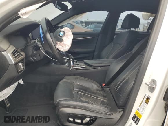 ✅ 2021 BMW 5 Series M550i xDrive • VIN: WBA13BK02MCF83535 • Lot: 66195595. Wystawiony na Copart z przebiegiem 54 000 mil. Bezpłatny archiwum sprzedaży aukcyjnych z USA i szczegółowy raport historii pojazdu na DreamBid. Zdjęcie 7.