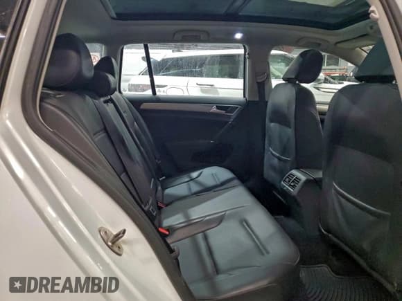 ✅ 2015 Volkswagen Golf SE • VIN: 3VWCA7AU6FM506939 • Lot: 96054235. Listed on Copart with 160,600 mi. Free auction sales archive from the USA and detailed vehicle history report at DreamBid. Image 11.