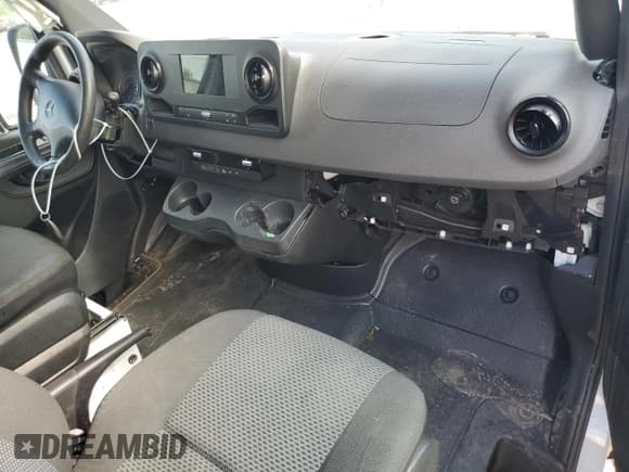 ✅ 2022 Mercedes-Benz Sprinter Cargo • VIN: W1Y4EBHY2NT092478 • Lot: 67320225. Listed on Copart with Not provided. Free auction sales archive from the USA and detailed vehicle history report at DreamBid. Image 8.