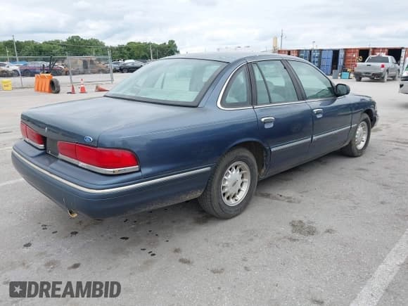✅ 1997 Ford Crown Victoria LX • VIN: 2FALP74W4VX205593 • Лот: 43041398. Опубликован ранее на IAAI с пробегом 244 063 миль. Бесплатный доступ к архиву аукционных продаж из США и подробный отчёт об истории автомобиля на DreamBid. Изображение 4.