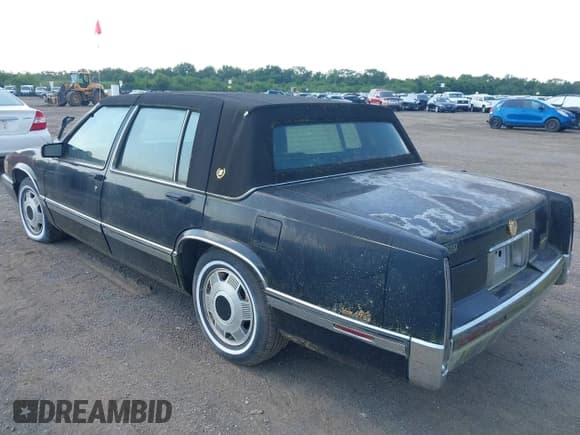 ✅ 1992 Cadillac DeVille • VIN: 1G6CD53B9N4303941 • Lot: 42696088. Wystawiony na IAAI z przebiegiem 113 159 mil. Bezpłatny archiwum sprzedaży aukcyjnych z USA i szczegółowy raport historii pojazdu na DreamBid. Zdjęcie 3.