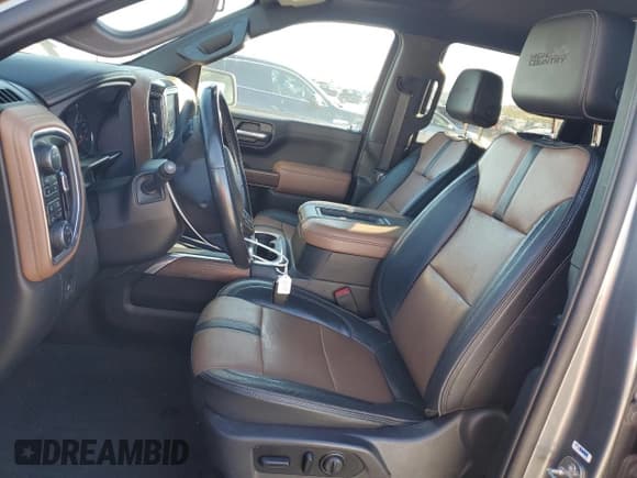 ✅ 2021 Chevrolet Silverado 1500 High Country • VIN: 1GCUYHET9MZ105696 • Lot: 81576454. Wystawiony na Copart z przebiegiem 58 718 mil. Bezpłatny archiwum sprzedaży aukcyjnych z USA i szczegółowy raport historii pojazdu na DreamBid. Zdjęcie 7.