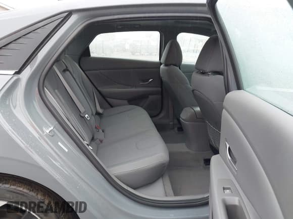 ✅ 2022 Hyundai Elantra SEL • VIN: KMHLN4AG4NU339597 • Lot: 43586652. Listed on IAAI with 27,361 mi. Free auction sales archive from the USA and detailed vehicle history report at DreamBid. Image 8.