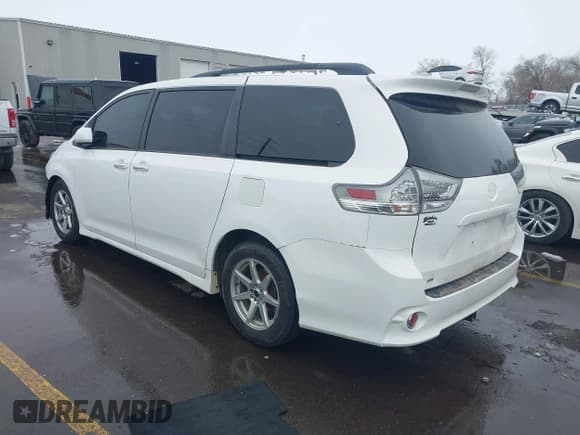 ✅ 2015 Toyota Sienna SE • VIN: 5TDXK3DC5FS583833 • Lot: 41577726. Listed on IAAI with 143,965 mi. Free auction sales archive from the USA and detailed vehicle history report at DreamBid. Image 3.