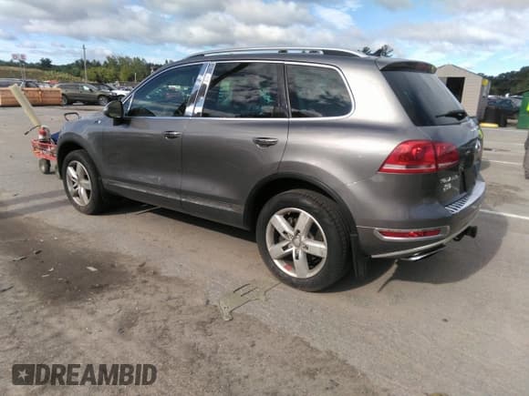 ✅ 2011 Volkswagen Touareg Sport • VIN: WVGFF9BP2BD005179 • Лот: 42779192. Опубликован ранее на IAAI с пробегом 159 580 миль. Бесплатный доступ к архиву аукционных продаж из США и подробный отчёт об истории автомобиля на DreamBid. Изображение 3.