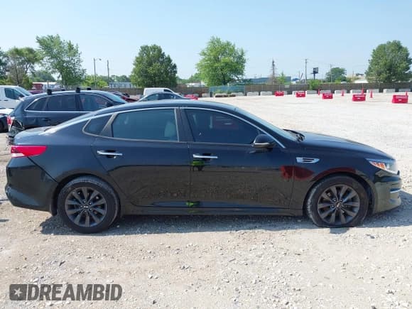 ✅ 2018 Kia Optima LX • VIN: 5XXGT4L37JG270037 • Lot: 42594009. Wystawiony na IAAI z przebiegiem 136 162 mil. Bezpłatny archiwum sprzedaży aukcyjnych z USA i szczegółowy raport historii pojazdu na DreamBid. Zdjęcie 13.