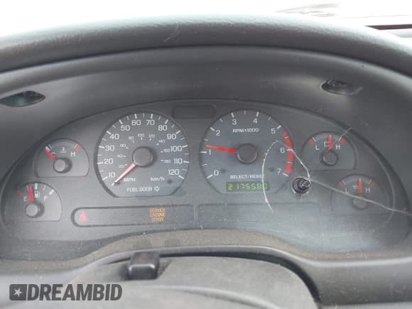 ✅ 2003 Ford Mustang Standard • VIN: 1FAFP40403F411552 • Lot: 42829909. Wystawiony na IAAI z przebiegiem 217 558 mil. Bezpłatny archiwum sprzedaży aukcyjnych z USA i szczegółowy raport historii pojazdu na DreamBid. Zdjęcie 7.