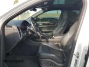 ✅ 2022 Porsche Cayenne E-Hybrid • VIN: WP1AE2AY5NDA26193 • Lot: 81417235. Wystawiony na Copart z przebiegiem 62 432 mil. Bezpłatny archiwum sprzedaży aukcyjnych z USA i szczegółowy raport historii pojazdu na DreamBid. Zdjęcie 7.