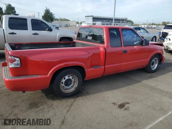 ✅ 2000 GMC Sonoma SLS • VIN: 1GTCS19W1Y8114591 • Lot: 70182694. Wystawiony na Copart z przebiegiem 182 093 mil. Bezpłatny archiwum sprzedaży aukcyjnych z USA i szczegółowy raport historii pojazdu na DreamBid. Zdjęcie 3.