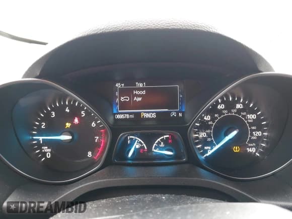 ✅ 2019 Ford Escape Titanium • VIN: 1FMCU9J98KUB93220 • Lot: 43702825. Wystawiony na IAAI z przebiegiem 69 578 mil. Bezpłatny archiwum sprzedaży aukcyjnych z USA i szczegółowy raport historii pojazdu na DreamBid. Zdjęcie 7.