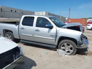 2013 Chevrolet Silverado 1500 LT with VIN 3GCPCSE07DG260844, listed as a IAAI auction lot 42707936 with 117,479 mi miles and . Bid and sale history available at DreamBid. Image 1.