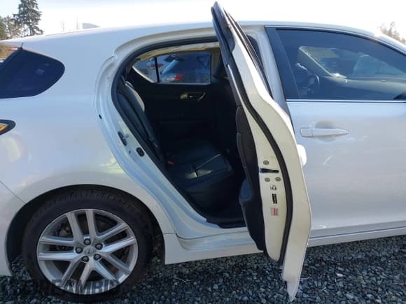 ✅ 2014 Lexus CT 200h • VIN: JTHKD5BH0E2185402 • Lot: 43386162. Wystawiony na IAAI z przebiegiem 110 681 mil. Bezpłatny archiwum sprzedaży aukcyjnych z USA i szczegółowy raport historii pojazdu na DreamBid. Zdjęcie 8.