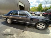✅ 2002 Bentley Arnage • VIN: SCBLC31E62CX08029 • Lot: 91598965. Wystawiony na Copart z przebiegiem 86 082 mil. Bezpłatny archiwum sprzedaży aukcyjnych z USA i szczegółowy raport historii pojazdu na DreamBid. Zdjęcie 14.