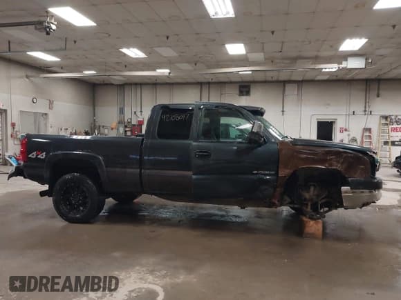 ✅ 2003 Chevrolet Silverado 2500HD LS • VIN: 1GCHK29G33E158624 • Lot: 42108017. Wystawiony na IAAI z przebiegiem 174 462 mil. Bezpłatny archiwum sprzedaży aukcyjnych z USA i szczegółowy raport historii pojazdu na DreamBid. Zdjęcie 14.