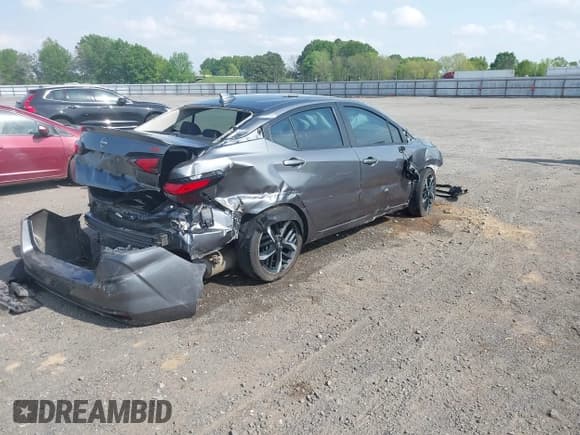 ✅ 2023 Nissan Versa SR • VIN: 3N1CN8FV9PL860303 • Lot: 42016898. Wystawiony na IAAI z przebiegiem 39 496 mil. Bezpłatny archiwum sprzedaży aukcyjnych z USA i szczegółowy raport historii pojazdu na DreamBid. Zdjęcie 4.