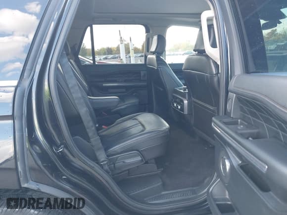 ✅ 2019 Ford Expedition Platinum • VIN: 1FMJU1MT2KEA81491 • Lot: 43499794. Wystawiony na IAAI z przebiegiem 84 808 mil. Bezpłatny archiwum sprzedaży aukcyjnych z USA i szczegółowy raport historii pojazdu na DreamBid. Zdjęcie 8.