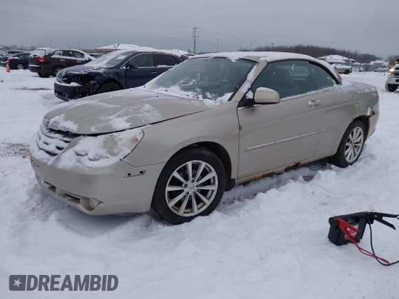 ✅ 2008 Chrysler Sebring Touring • VIN: 1C3LC55R08N639653 • Lot: 43811512. Wystawiony na IAAI z przebiegiem 205 463 mil. Bezpłatny archiwum sprzedaży aukcyjnych z USA i szczegółowy raport historii pojazdu na DreamBid. Zdjęcie 2.