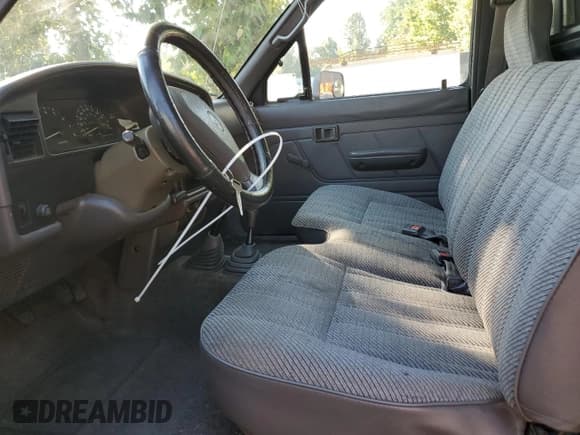 ✅ 1992 Toyota Pickup DLX • VIN: JT4RN01P6N0036982 • Лот: 83787765. Опубликован ранее на Copart с пробегом 232 503 миль. Бесплатный доступ к архиву аукционных продаж из США и подробный отчёт об истории автомобиля на DreamBid. Изображение 7.