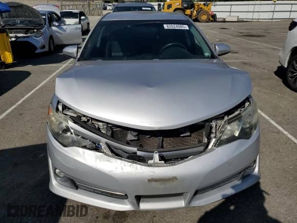 2014 Toyota Camry L with VIN 4T1BF1FK4EU817814, listed as a Copart auction lot 82624085 with 142,812 mi miles and Salvage title. Bid and sale history available at DreamBid. Image 5.