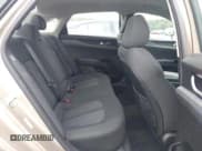 ✅ 2021 Kia K5 LXS • VIN: 5XXG14J27MG051552 • Lot: 43148846. Wystawiony na IAAI z przebiegiem 121 209 mil. Bezpłatny archiwum sprzedaży aukcyjnych z USA i szczegółowy raport historii pojazdu na DreamBid. Zdjęcie 8.