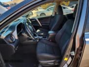 ✅ 2018 Toyota RAV4 XLE • VIN: JTMRFREV2JJ209279 • Lot: 84954225. Wystawiony na Copart z przebiegiem 99 463 mil. Bezpłatny archiwum sprzedaży aukcyjnych z USA i szczegółowy raport historii pojazdu na DreamBid. Zdjęcie 7.