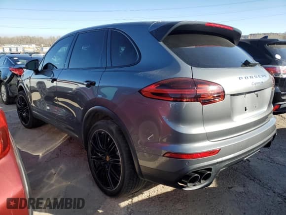 ✅ 2018 Porsche Cayenne S • VIN: WP1AB2A23JLA60329 • Lot: 43561835. Wystawiony na Copart z przebiegiem 63 664 mil. Bezpłatny archiwum sprzedaży aukcyjnych z USA i szczegółowy raport historii pojazdu na DreamBid. Zdjęcie 2.