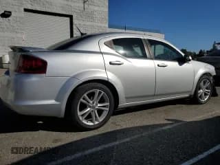 ✅ 2011 Dodge Avenger Heat • VIN: 1B3BD1FG6BN510450 • Лот: 46120385. Опубликован ранее на Copart с пробегом 151 042 миль. Бесплатный доступ к архиву аукционных продаж из США и подробный отчёт об истории автомобиля на DreamBid. Изображение 3.