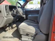 ✅ 2003 Chevrolet Silverado 2500HD LS • VIN: 1GCHK29G33E239431 • Lot: 54383905. Wystawiony na Copart z przebiegiem 71 232 mil. Bezpłatny archiwum sprzedaży aukcyjnych z USA i szczegółowy raport historii pojazdu na DreamBid. Zdjęcie 7.