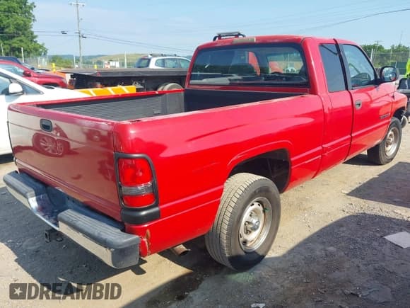 ✅ 2001 Dodge 1500 • VIN: 3B7HC13Y61G185539 • Lot: 42585110. Listed on IAAI with 286,507 mi. Free auction sales archive from the USA and detailed vehicle history report at DreamBid. Image 4.