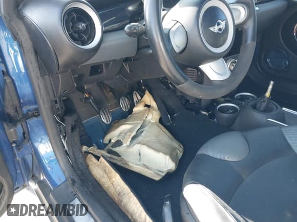 ✅ 2008 MINI Hardtop S • VIN: WMWMF73528TT86864 • Lot: 41652467. Listed on IAAI with Not provided. Free auction sales archive from the USA and detailed vehicle history report at DreamBid. Image 12.