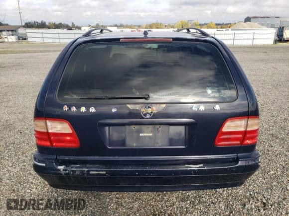✅ 2001 Mercedes-Benz E 320 • VIN: WDBJH65JX1B387291 • Лот: 79756824. Опубликован ранее на Copart с пробегом 261 205 миль. Бесплатный доступ к архиву аукционных продаж из США и подробный отчёт об истории автомобиля на DreamBid. Изображение 6.