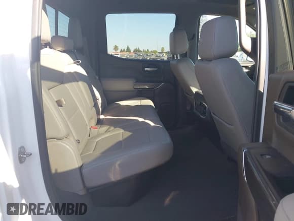 ✅ 2019 Chevrolet Silverado 1500 LTZ • VIN: 1GCUYGED2KZ209236 • Lot: 42676921. Wystawiony na IAAI z przebiegiem 141 286 mil. Bezpłatny archiwum sprzedaży aukcyjnych z USA i szczegółowy raport historii pojazdu na DreamBid. Zdjęcie 8.