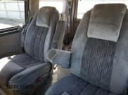 ✅ 2003 GMC Safari Cargo YF7 Upfitter • VIN: 1GDDM19X53B513096 • Lot: 85160685. Wystawiony na Copart z przebiegiem 52 618 mil. Bezpłatny archiwum sprzedaży aukcyjnych z USA i szczegółowy raport historii pojazdu na DreamBid. Zdjęcie 11.