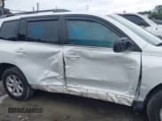 ✅ 2013 Toyota Highlander SE • VIN: 5TDZK3EH0DS104847 • Lot: 43403741. Listed on IAAI with 215,875 mi. Free auction sales archive from the USA and detailed vehicle history report at DreamBid. Image 6.