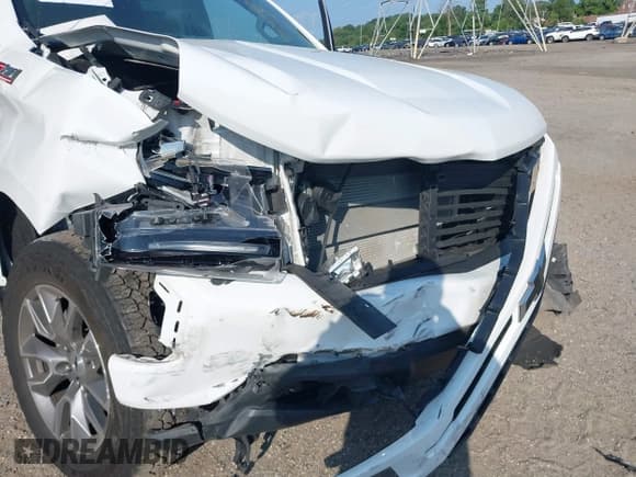 ✅ 2020 Chevrolet Silverado 1500 RST • VIN: 1GCUYEED5LZ191904 • Lot: 42800163. Wystawiony na IAAI z przebiegiem Nie podano. Bezpłatny archiwum sprzedaży aukcyjnych z USA i szczegółowy raport historii pojazdu na DreamBid. Zdjęcie 6.