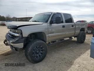 ✅ 2001 Chevrolet Silverado 1500HD LS • VIN: 1GCGK13U71F170657 • Лот: 45054255. Опубликован ранее на Copart с пробегом Не указан. Бесплатный доступ к архиву аукционных продаж из США и подробный отчёт об истории автомобиля на DreamBid. Изображение 1.
