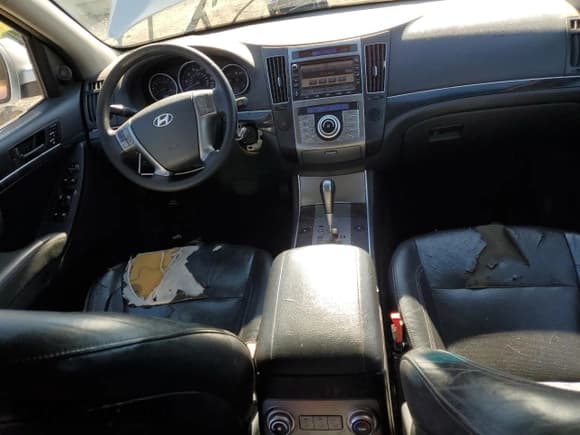 ✅ 2010 Hyundai Veracruz Limited • VIN: KM8NU4CC7AU100898 • Lot: 90535905. Listed on Copart with 245,246 mi. Free auction sales archive from the USA and detailed vehicle history report at DreamBid. Image 8.