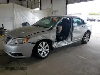 ✅ 2012 Chrysler 200 Touring • VIN: 1C3CCBBB9CN140414 • Lot: 81806345. Wystawiony na Copart z przebiegiem Nie podano. Bezpłatny archiwum sprzedaży aukcyjnych z USA i szczegółowy raport historii pojazdu na DreamBid. Zdjęcie 1.