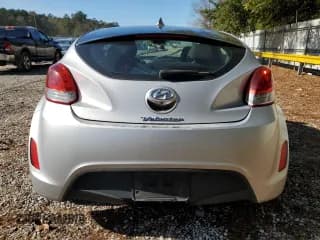 ✅ 2017 Hyundai Veloster • VIN: KMHTC6AD2HU309333 • Lot: 83463694. Wystawiony na Copart z przebiegiem 170 621 mil. Bezpłatny archiwum sprzedaży aukcyjnych z USA i szczegółowy raport historii pojazdu na DreamBid. Zdjęcie 6.