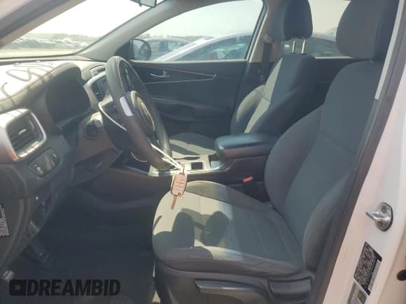 ✅ 2017 Kia Sorento LX • VIN: 5XYPG4A54HG208514 • Lot: 51630425. Listed on Copart with 154,415 mi. Free auction sales archive from the USA and detailed vehicle history report at DreamBid. Image 7.