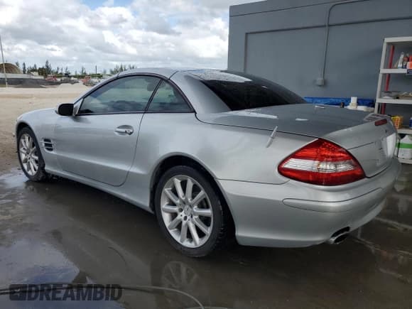 ✅ 2007 Mercedes-Benz SL 550 • VIN: WDBSK71F27F124405 • Lot: 84946224. Listed on Copart with 119,606 mi. Free auction sales archive from the USA and detailed vehicle history report at DreamBid. Image 2.