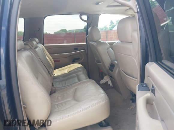 ✅ 2004 Chevrolet Suburban LT • VIN: 1GNFK16Z44J177576 • Lot: 42469659. Listed on IAAI with 272,849 mi. Free auction sales archive from the USA and detailed vehicle history report at DreamBid. Image 8.