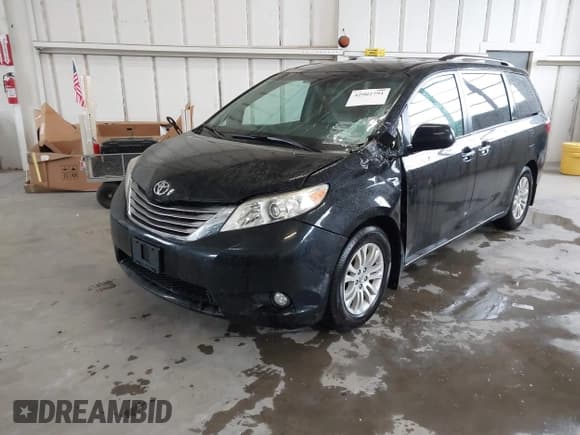 ✅ 2017 Toyota Sienna XLE Auto Access Seat • VIN: 5TDYZ3DCXHS812364 • Lot: 42902791. Listed on IAAI with 153,979 mi. Free auction sales archive from the USA and detailed vehicle history report at DreamBid. Image 17.