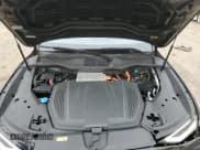 ✅ 2019 Audi e-tron Premium Plus • VIN: WA1LAAGE5KB009439 • Lot: 50514093. Wystawiony na Copart z przebiegiem 32 382 mil. Bezpłatny archiwum sprzedaży aukcyjnych z USA i szczegółowy raport historii pojazdu na DreamBid. Zdjęcie 12.