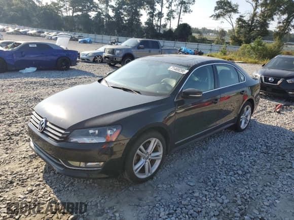 ✅ 2015 Volkswagen Passat SEL Premium • VIN: 1VWCV7A3XFC060548 • Лот: 71469295. Опубликован ранее на Copart с пробегом 119 569 миль. Бесплатный доступ к архиву аукционных продаж из США и подробный отчёт об истории автомобиля на DreamBid. Изображение 1.