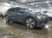 ✅ 2022 Audi e-tron Premium Plus • VIN: WA1LAAGE2NB009791 • Лот: 83365324. Опубликован ранее на Copart с пробегом 23 763 миль. Бесплатный доступ к архиву аукционных продаж из США и подробный отчёт об истории автомобиля на DreamBid. Изображение 4.