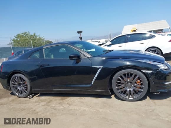 ✅ 2016 Nissan GT-R Premium • VIN: JN1AR5EF8GM290918 • Лот: 42476340. Опубликован ранее на IAAI с пробегом 23 667 миль. Бесплатный доступ к архиву аукционных продаж из США и подробный отчёт об истории автомобиля на DreamBid. Изображение 13.